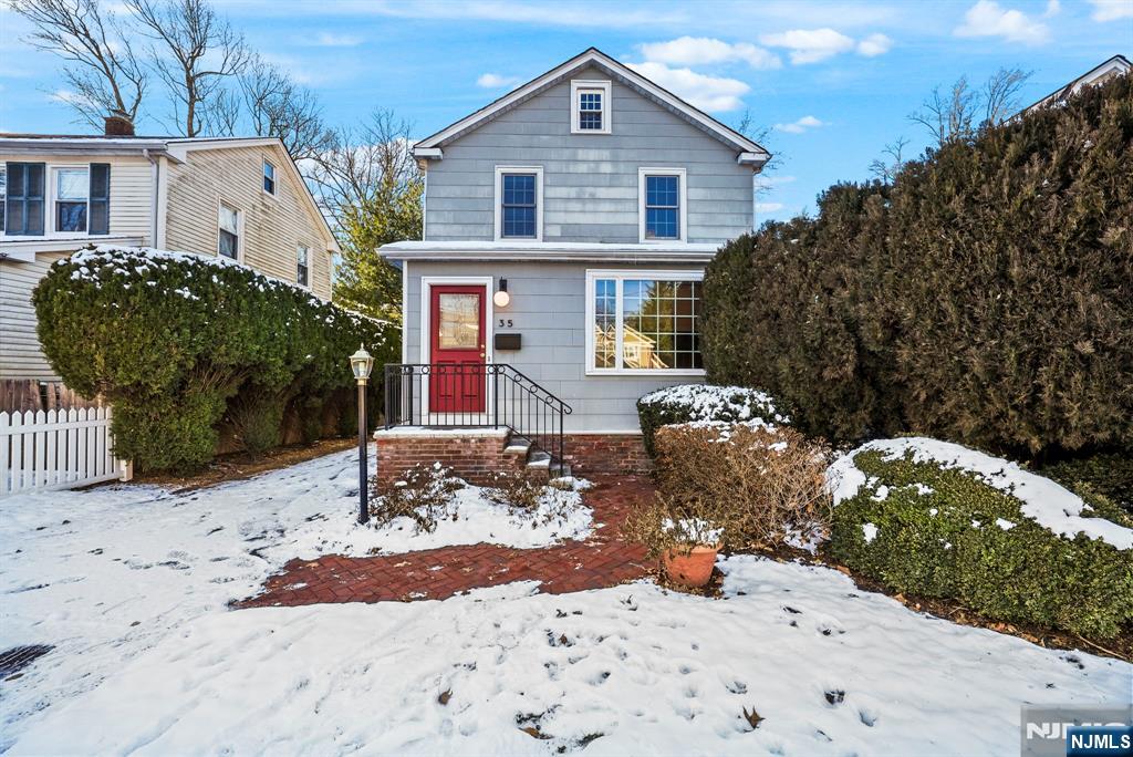 Rental Property at 35 Jewett Ave, Tenafly, New Jersey - Bedrooms: 3 
Bathrooms: 2 
Rooms: 9  - $5,800 MO.