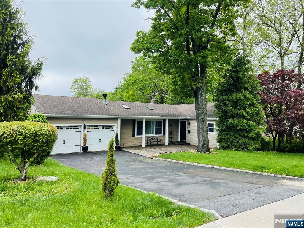 Photo 1 of 10 Blackstock Road, West Orange, New Jersey, $900,000, Web #: 325016237