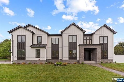 Photo of 317 Edstan Way, Paramus, NJ 07652 (MLS # 26016618)