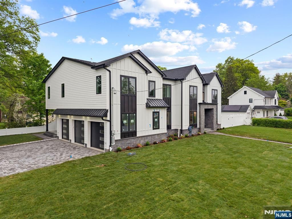 Photo of 317 Edstan Way, Paramus, NJ 07652 (MLS # 26016618)