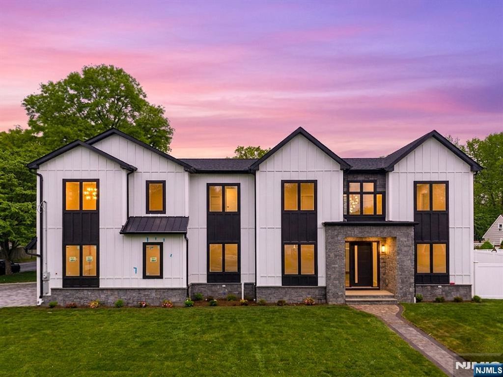 Photo of 317 Edstan Way, Paramus, NJ 07652 (MLS # 26016618)