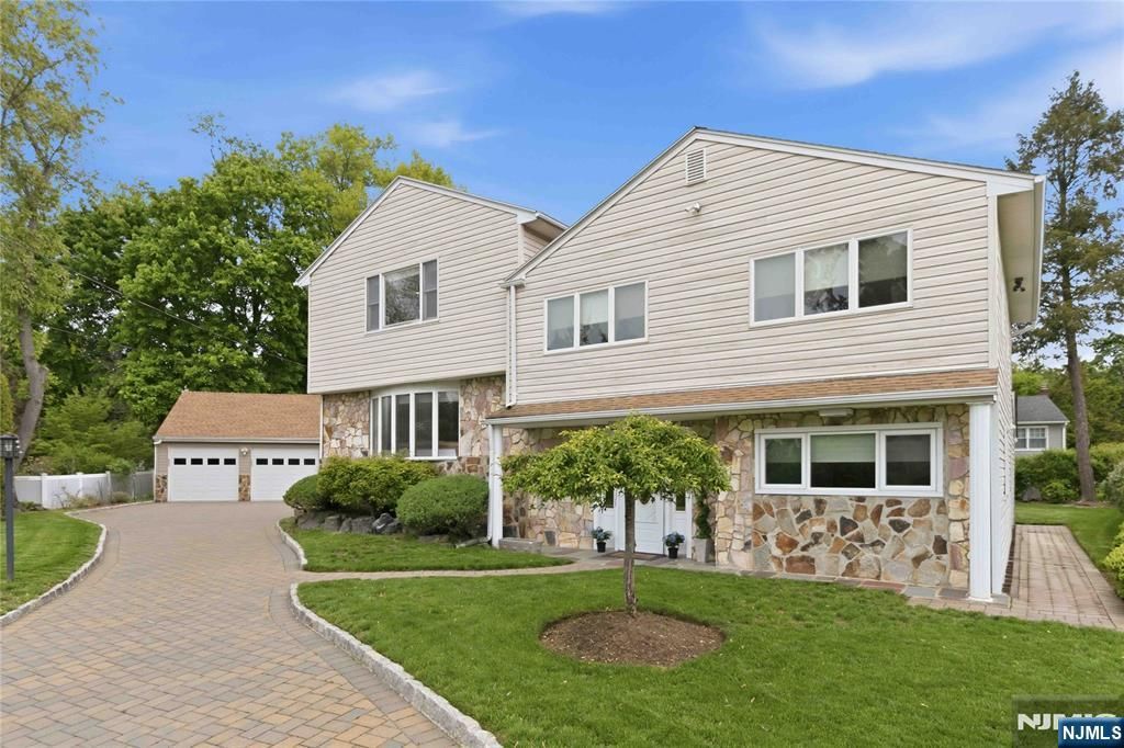 Photo of 7 Keith Place, Glen Rock, NJ 07452 (MLS # 26016795)