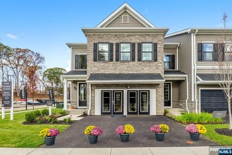 Photo of 4 Trotter Way, Oakland, NJ 07436 (MLS # 25038974)