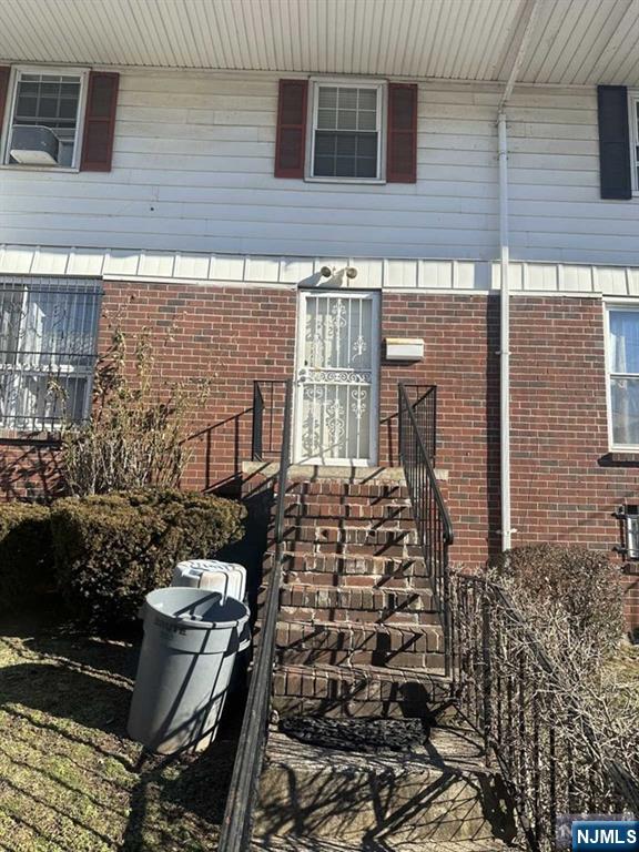 291 13th Avenue, Newark, New Jersey - 3 Bedrooms  
2 Bathrooms - 