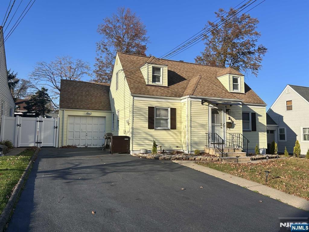 Property for Sale at 213 Washington Avenue, Elmwood Park, New Jersey - Bedrooms: 4 
Bathrooms: 2 
Rooms: 6  - $569,900