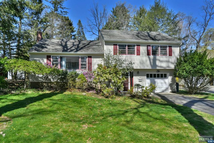 Freshly painted split in desirable quiet Ramsey location. 3 bedrooms, 1 full and 2 half baths, and central air. 2 train stations, great downtown with shops and restaurants Ramsey has all that you need. Make this your new home.