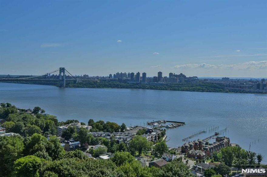 IT IS ALL ABOUT THE VIEWS!!!!! SPACIOUS 3 BEDROOM 2 FULL BATH DUPLEX STYLE APARTMENT, WITH UNPARALLED VIEW OF NYC, HUDSON RIVER AND GW BRIDGE THESE VIEW CAN ONLY BE FOUND AT FORT LEE'S HORIZON HOUSE. FROM THE BEDROOMS YOU CAN SEE THE MOUNTAINS. THIS DOWN SPLIT UNIT HAS GREAT SPACE. STEP DOWN TO THE LIGHT AND BRIGHT LIVING ROOM DINING ROOM AND REMODELED KITCHEN STEP OUT TO THE 24 FOOT TERRACE WHICH PROVIDES THE VIEWS OF NYC AND THE HUDSON RIVER WILL TAKE YOUR BREATH AWAY. SPACIOUS FLOOR PLAN WITH LOTS OF CLOSETS. THE BEST OF LUXURY LIVING JUST MINUTES FROM THE GB BRIDGE. CLOSE TO PUBLIC TRANSPORTATION AND GREAT DOWNTOWN SHOPPING. COMPLEX BOATS A PARK LIKE SETTING TWO POOLS TENNIS COURTS PLAYGROUNDS WALKING PATHS CONVIENCE STORE ON SITE.