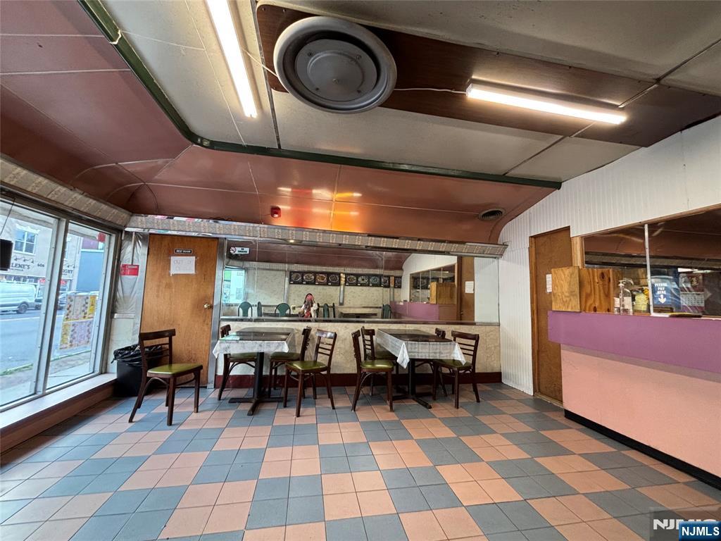 591 Bloomfield Avenue