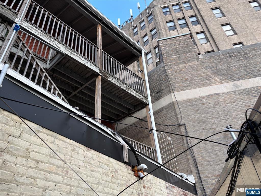 591 Bloomfield Avenue