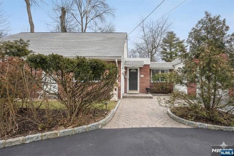 Photo of 52 Knickerbocker Rd, Demarest, NJ 07627 (MLS # 26007387)