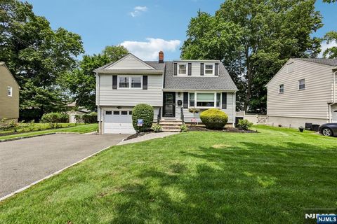 Photo of 26 Westland Road, Verona, NJ 07044 (MLS # 26027178)