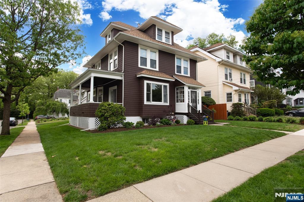 Property for Sale at 27 Morse Avenue, Bloomfield, New Jersey - Bedrooms: 6 
Bathrooms: 3 
Rooms: 11  - $799,000