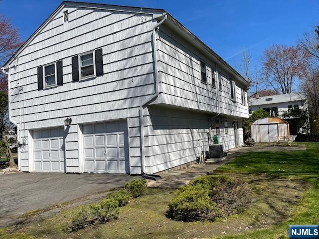 Photo of 482 Tulane Court, Paramus, NJ 07652 (MLS # 26012240)