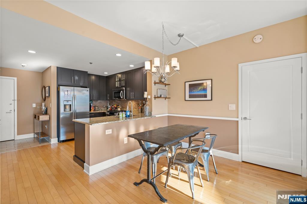 1125 Maxwell Lane 424