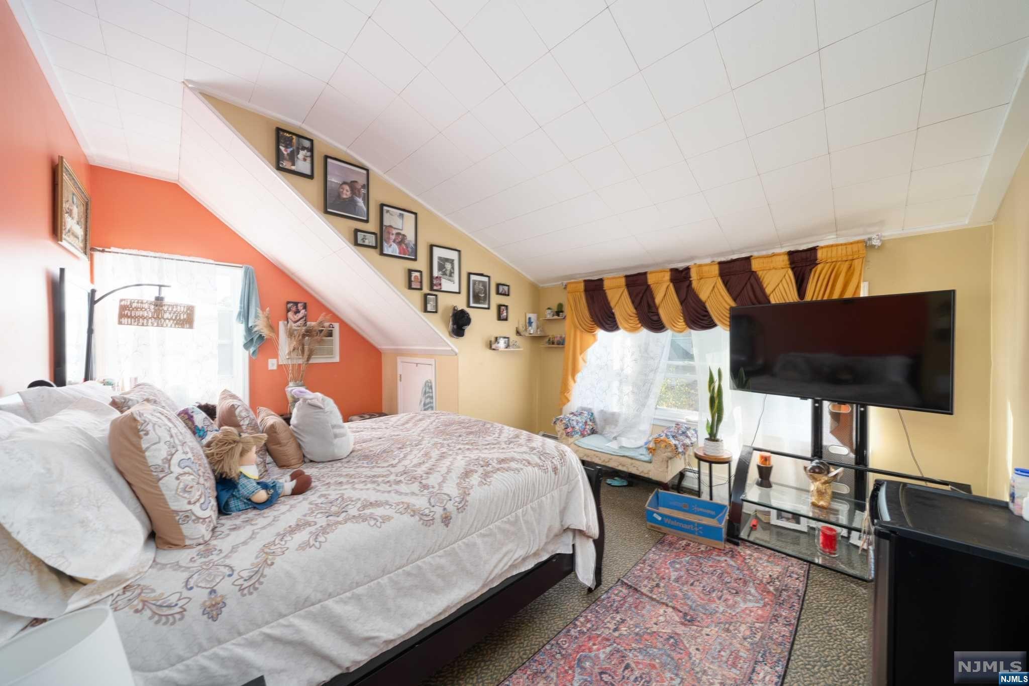 Englewood, New Jersey 07631, United States, 4 Bedrooms Bedrooms, ,2 BathroomsBathrooms,Residential,Pending,40150