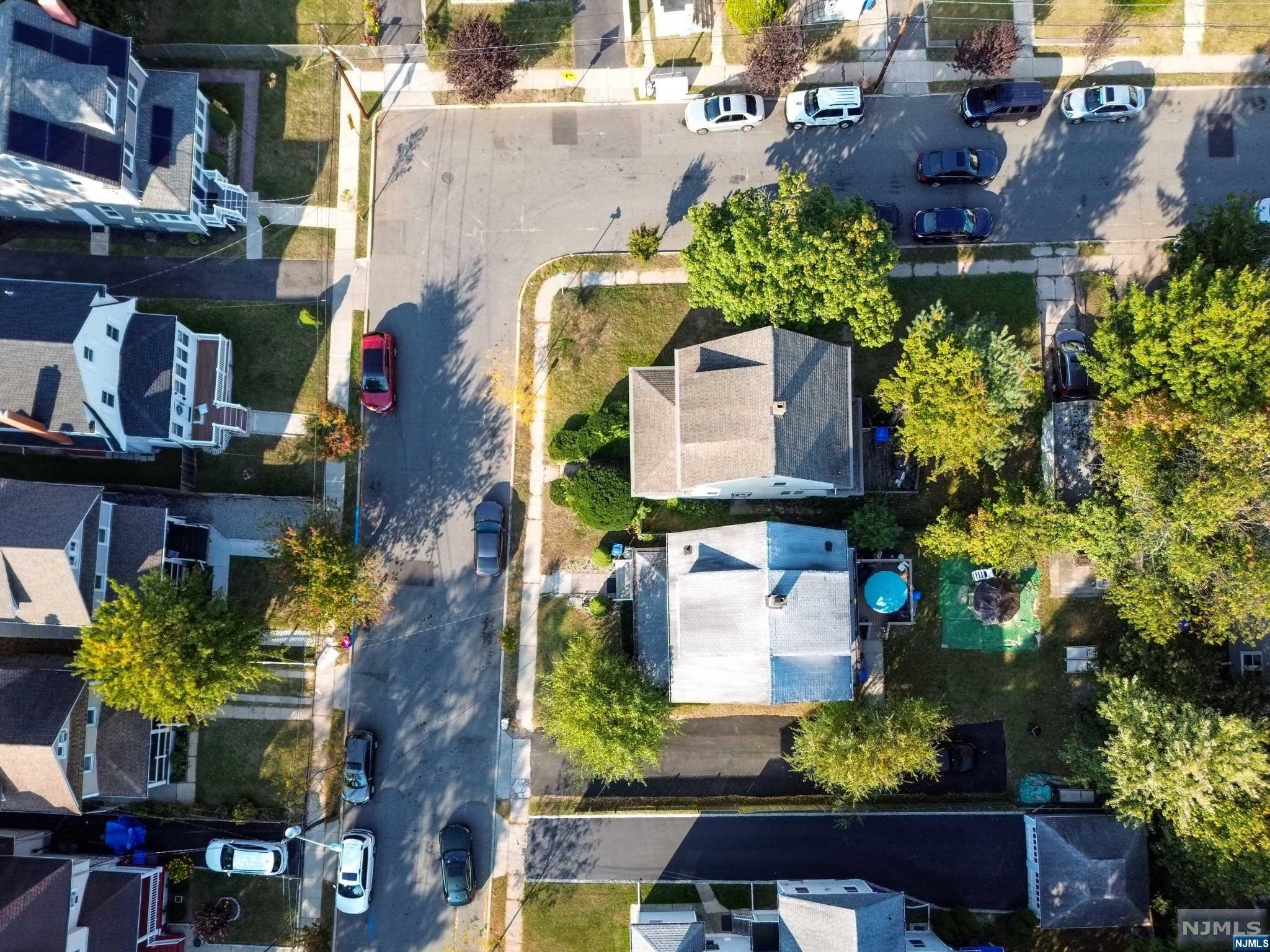 Englewood, New Jersey 07631, United States, 4 Bedrooms Bedrooms, ,2 BathroomsBathrooms,Residential,Pending,40150