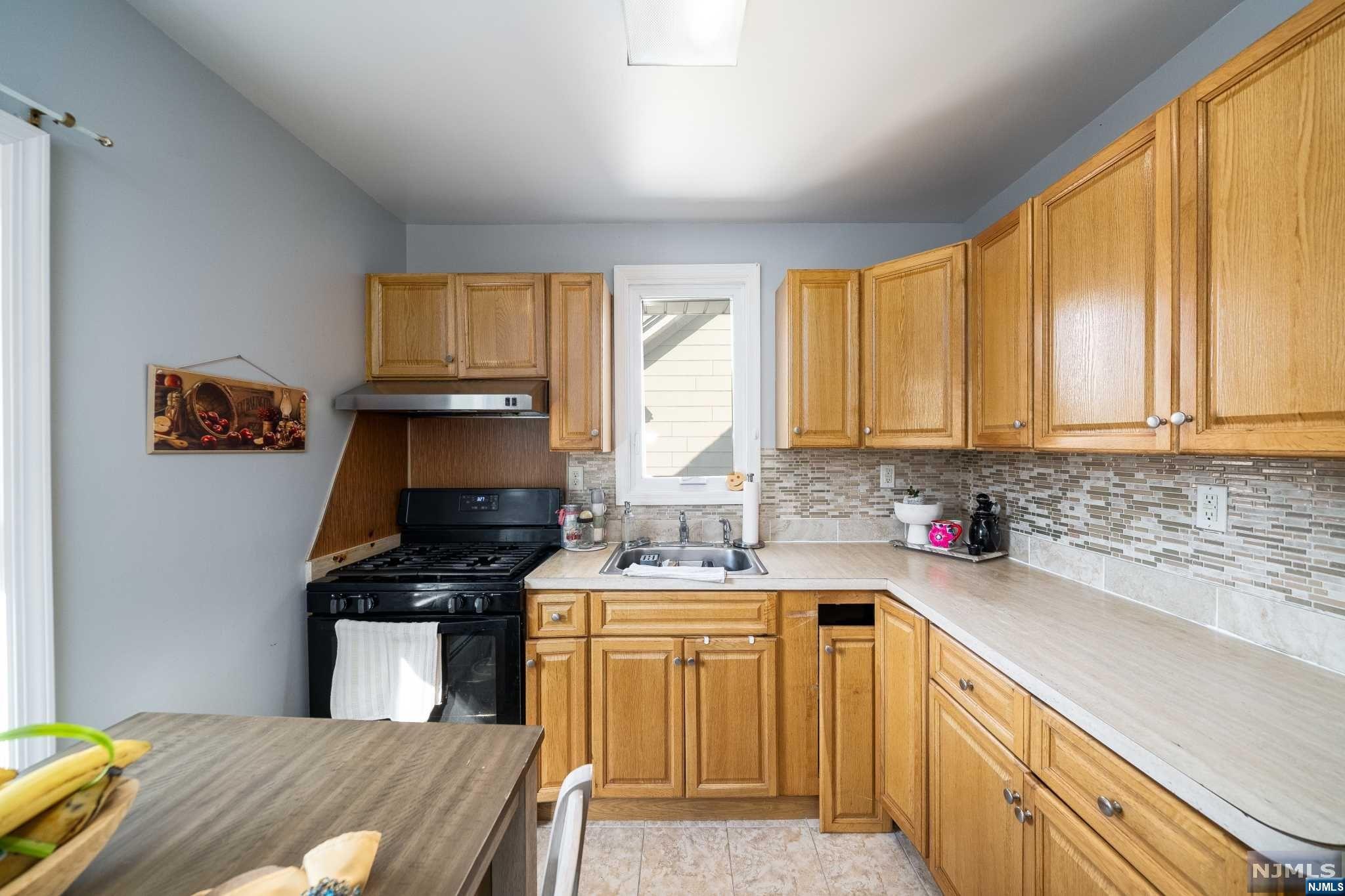 Englewood, New Jersey 07631, United States, 4 Bedrooms Bedrooms, ,2 BathroomsBathrooms,Residential,Pending,40150