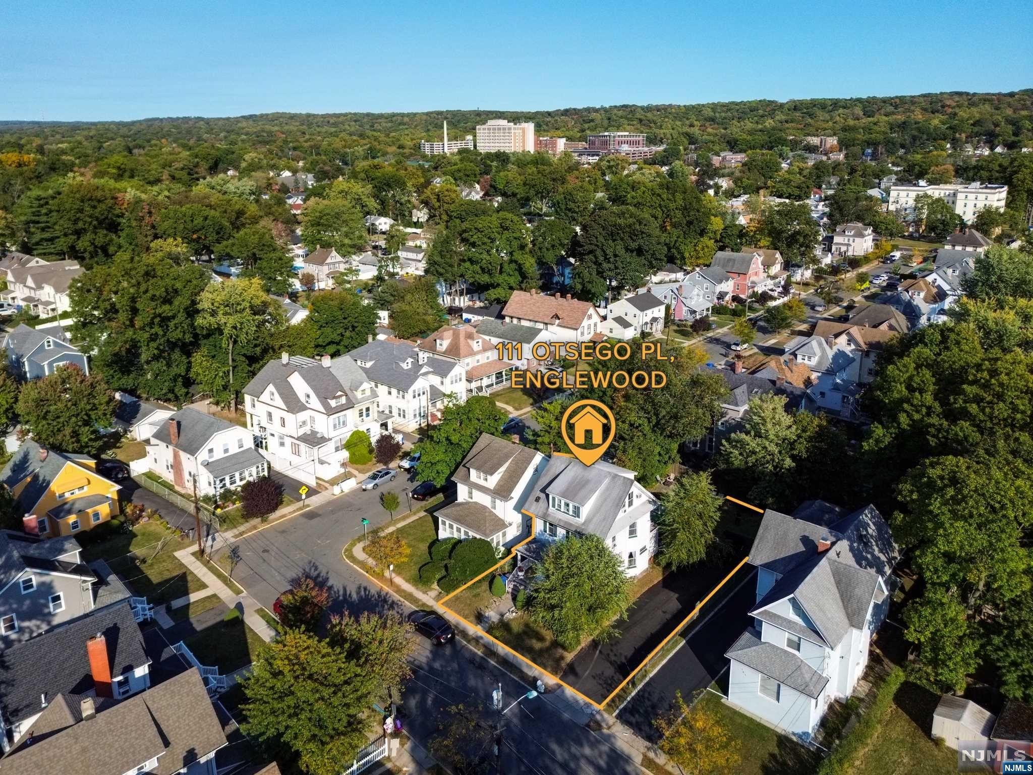 Englewood, New Jersey 07631, United States, 4 Bedrooms Bedrooms, ,2 BathroomsBathrooms,Residential,Pending,40150