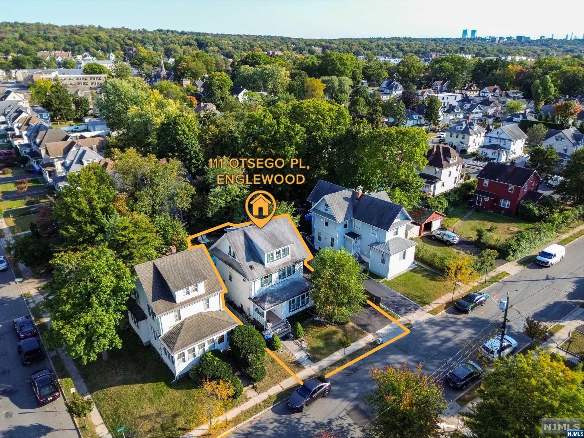 Englewood, New Jersey 07631, United States, 4 Bedrooms Bedrooms, ,2 BathroomsBathrooms,Residential,Pending,40150