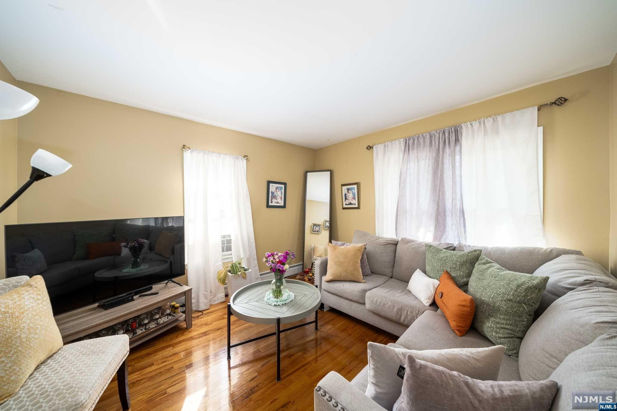 Englewood, New Jersey 07631, United States, 4 Bedrooms Bedrooms, ,2 BathroomsBathrooms,Residential,Pending,40150