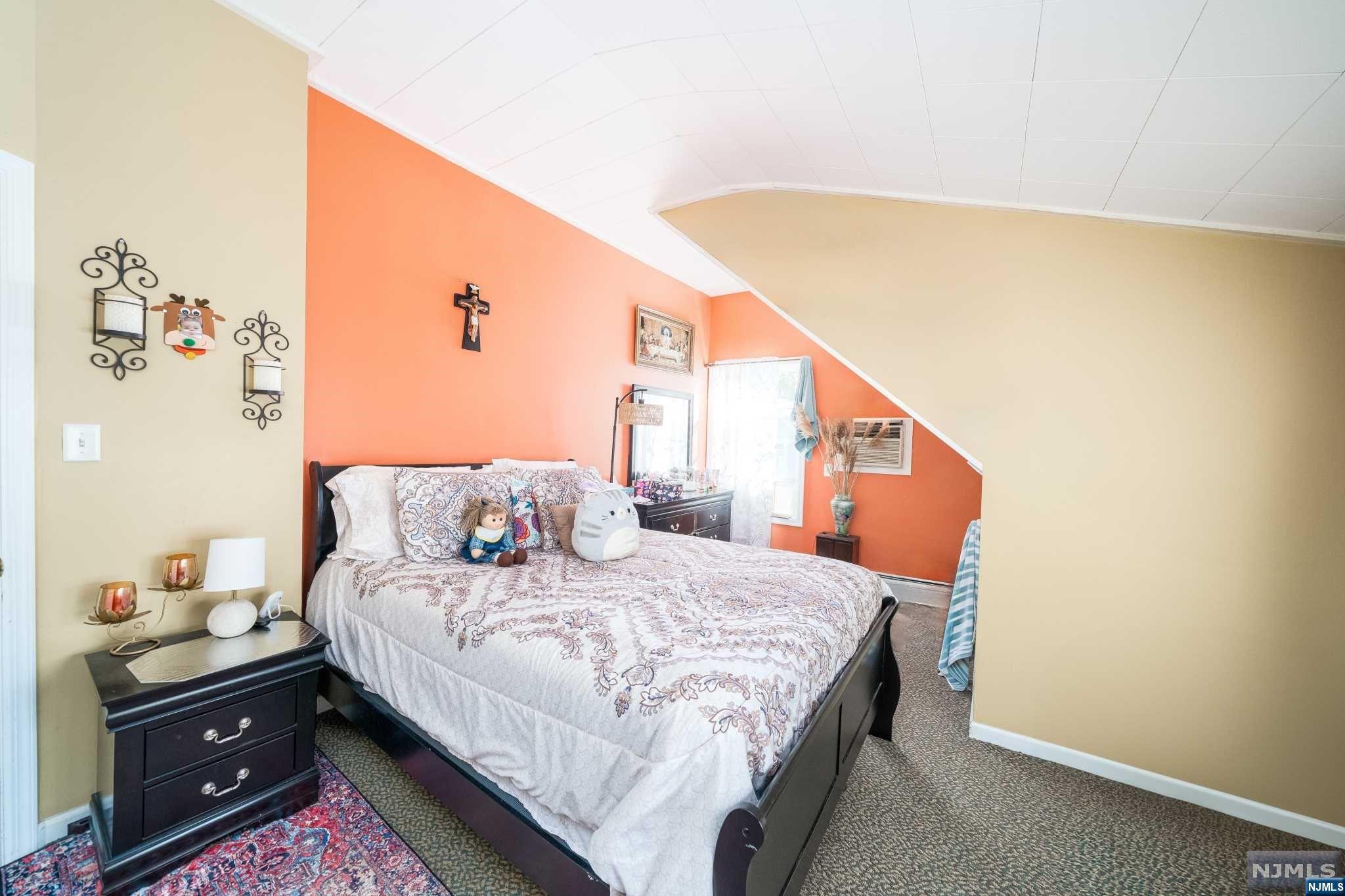 Englewood, New Jersey 07631, United States, 4 Bedrooms Bedrooms, ,2 BathroomsBathrooms,Residential,Pending,40150