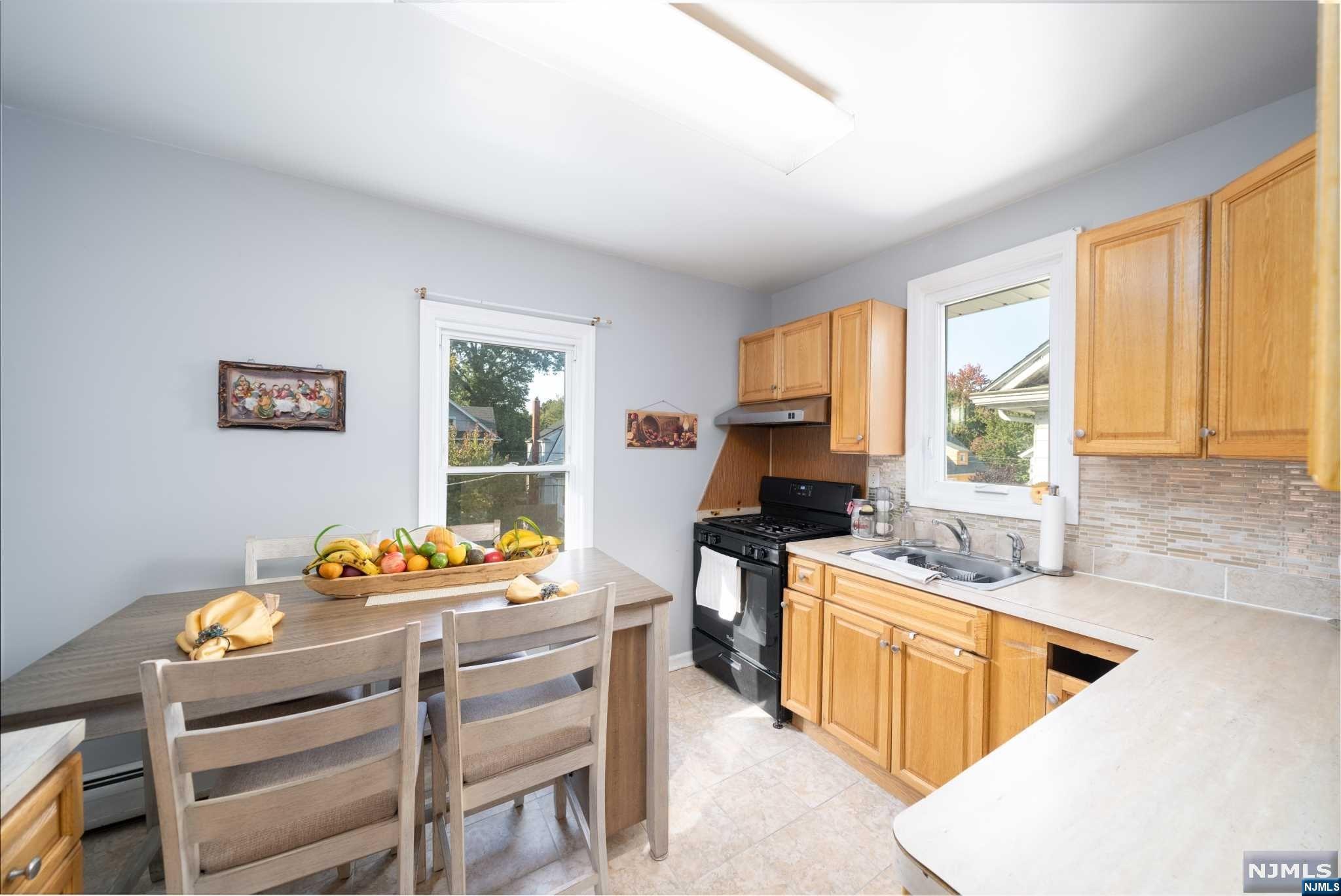 Englewood, New Jersey 07631, United States, 4 Bedrooms Bedrooms, ,2 BathroomsBathrooms,Residential,Pending,40150