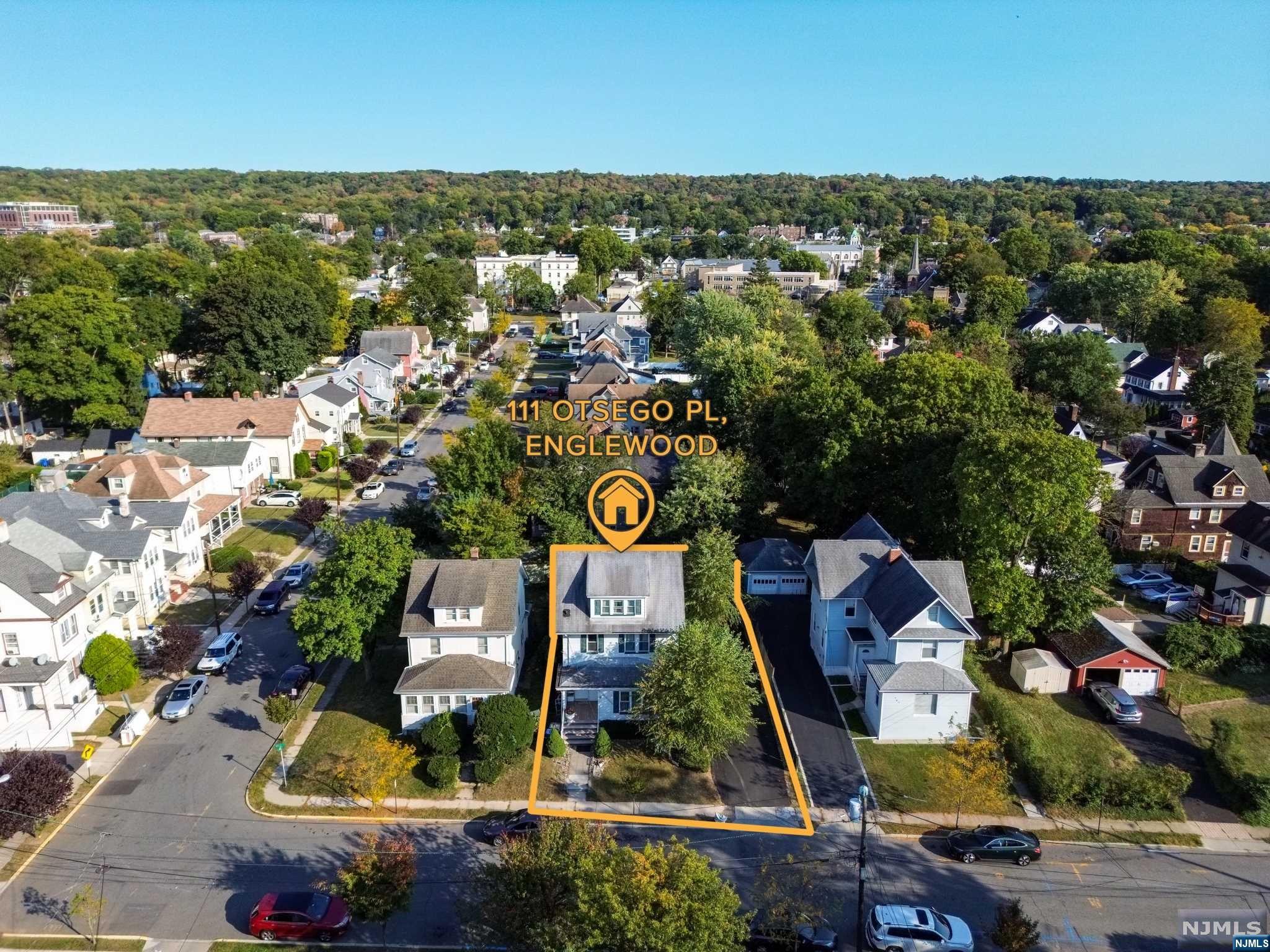 Englewood, New Jersey 07631, United States, 4 Bedrooms Bedrooms, ,2 BathroomsBathrooms,Residential,Pending,40150