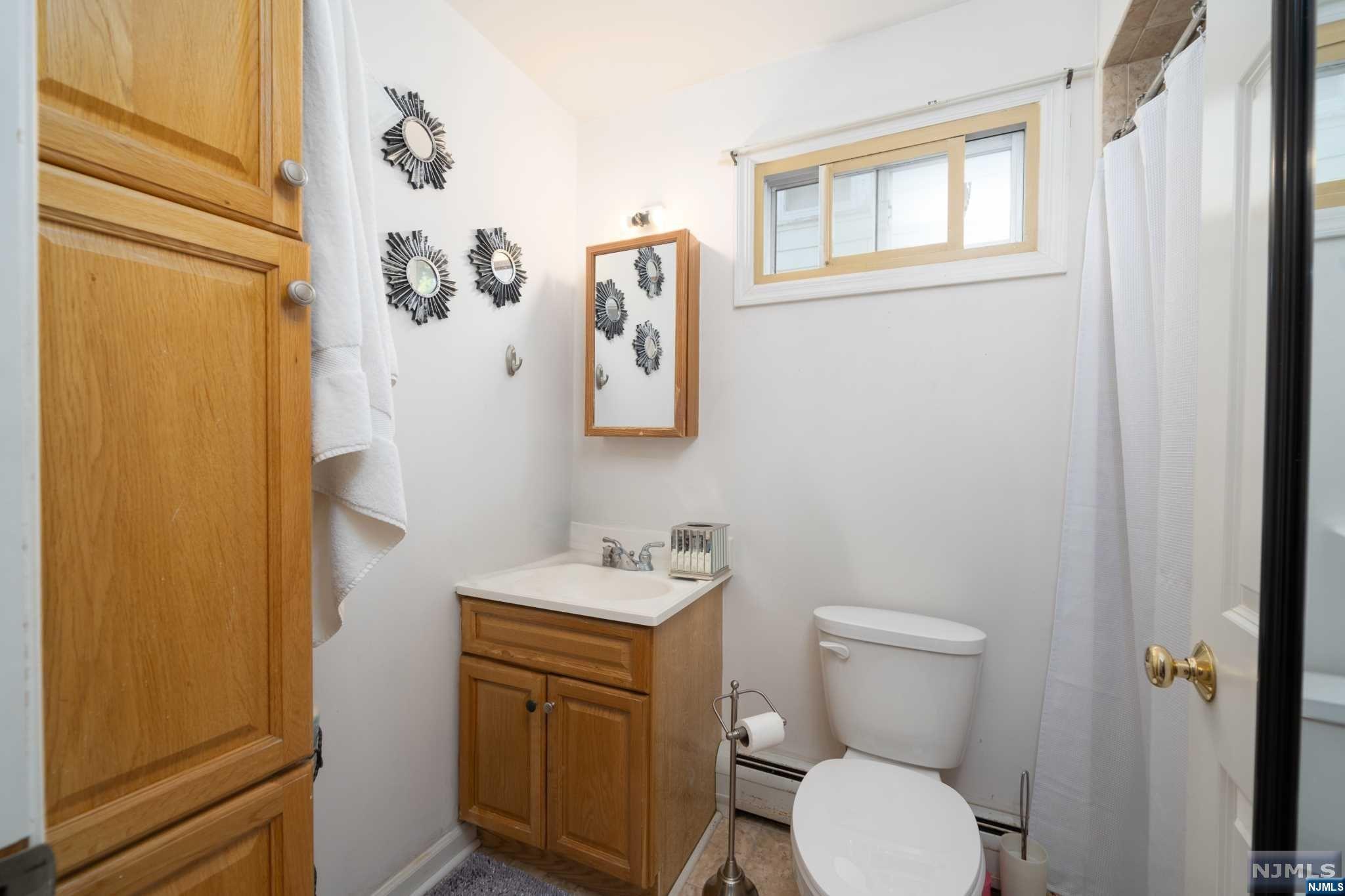 Englewood, New Jersey 07631, United States, 4 Bedrooms Bedrooms, ,2 BathroomsBathrooms,Residential,Pending,40150