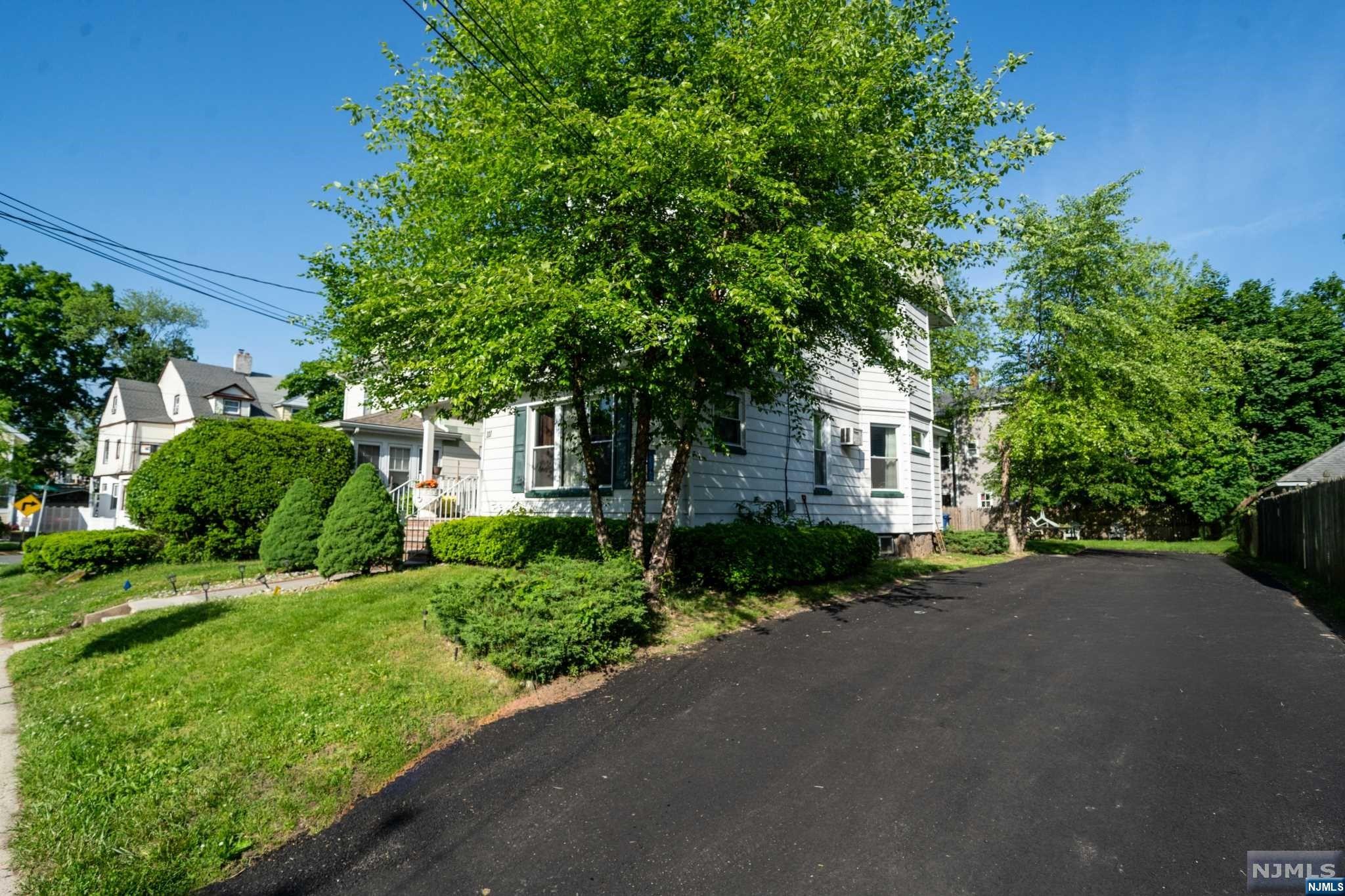 Englewood, New Jersey 07631, United States, 4 Bedrooms Bedrooms, ,2 BathroomsBathrooms,Residential,Pending,40150