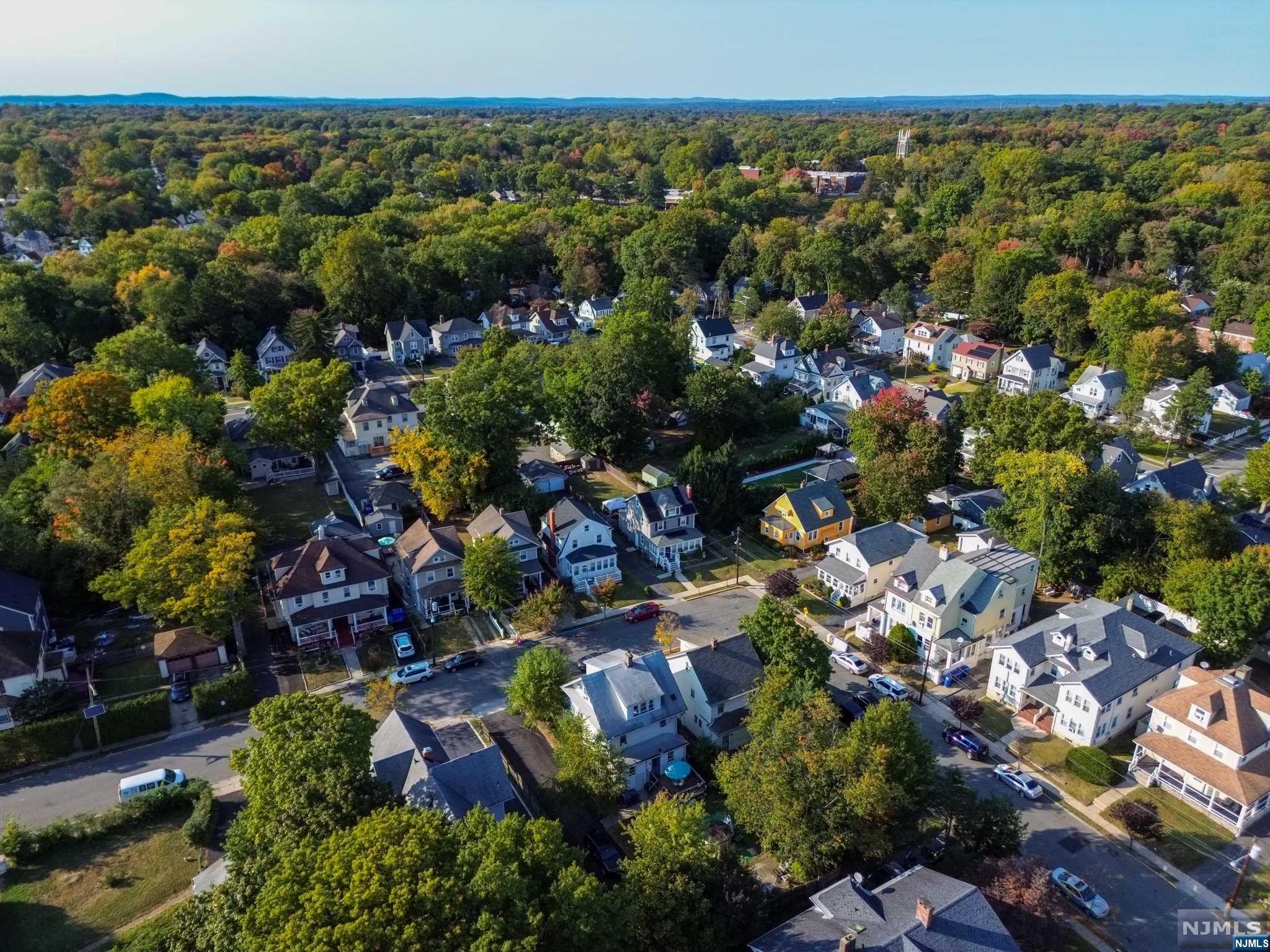 Englewood, New Jersey 07631, United States, 4 Bedrooms Bedrooms, ,2 BathroomsBathrooms,Residential,Pending,40150