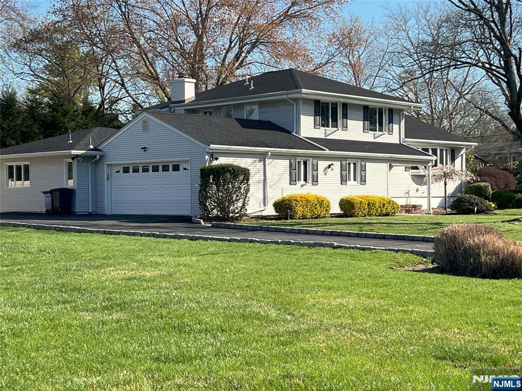 Property for Sale at 87 Lincoln Terrace, Harrington Park, New Jersey - Bedrooms: 5 
Bathrooms: 4 
Rooms: 10  - $1,085,000