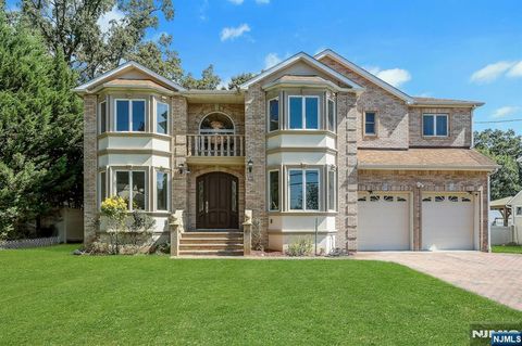 Photo of 627 Concord Street, New Milford, NJ 07646 (MLS # 26009687)