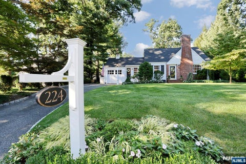 Photo of 224 Van Houten Avenue, Wyckoff, NJ 07481 (MLS # 26033744)