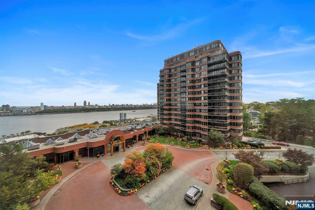 100 Carlyle Drive 9DN