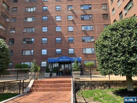 Photo of 6515 Boulevard E #2 J, West New York, NJ 07093 (MLS # 26005193)