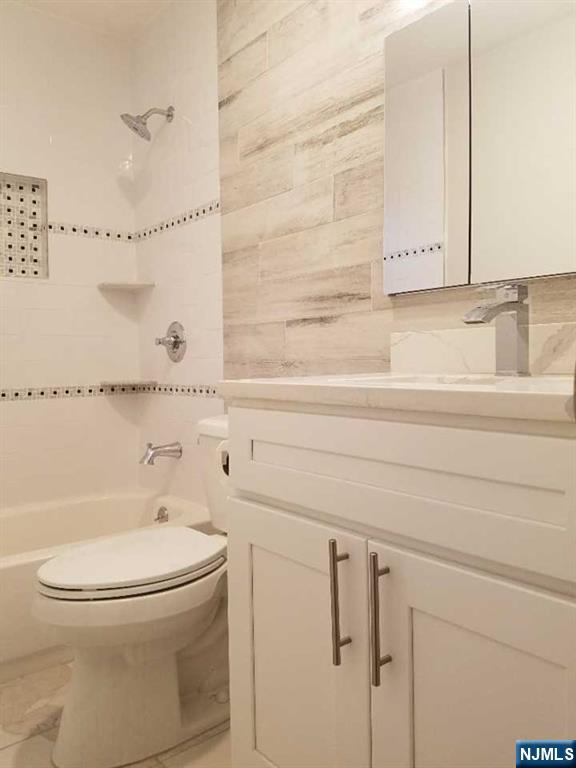 8B Lakeview Avenue 8B