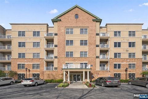 Photo of 2404 Windsor Park Ct #404, Englewood, NJ 07631 (MLS # 26004748)