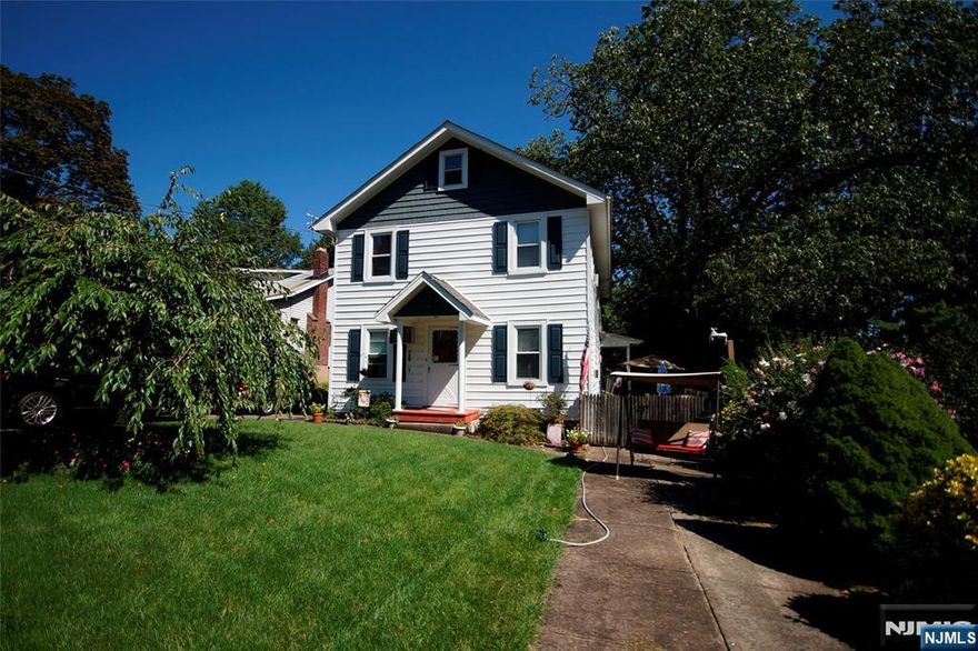 Nicely updated 2 bedroom 2 full bath home. Located in blue ribbon Jefferson school district, this home has a formal living room, dining room, eat in kitchen, family room, mud room, 2 bedrooms, 2 full bathrooms, office, unfinished basement and large rear yard with plenty of parking. Don't miss out on this wonderful home! Tenant pays all utilities except cold water.