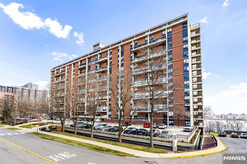 Photo of 4 Horizon Road #G-10, Fort Lee, NJ 07024 (MLS # 25036146)