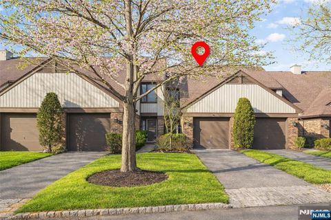 24 Meadowview Court Leonia NJ 07605