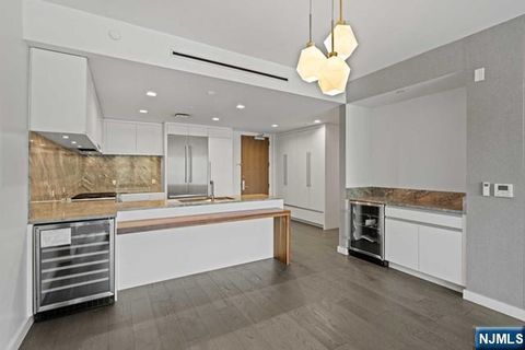 Photo of 320 Adolphus Ave #404, Cliffside Park, NJ 07010 (MLS # 26023848)