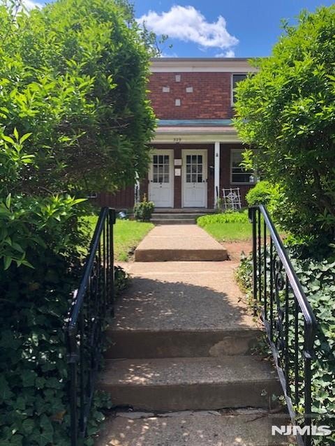 Photo of 325 Essex St #I, Hackensack, NJ 07601 (MLS # 26039713)