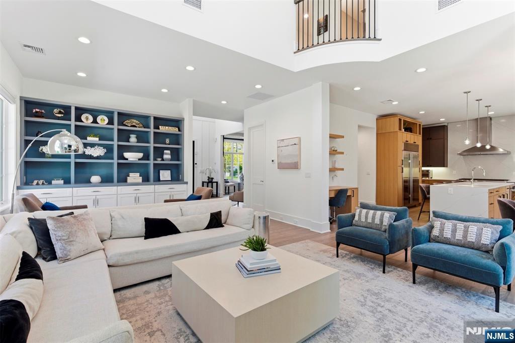 44 Crestwood Drive