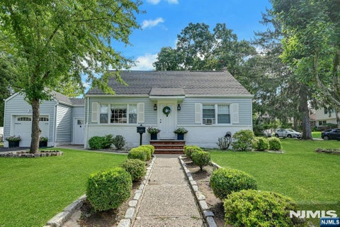 Photo of 10 Knickerbocker Road, Demarest, NJ 07627 (MLS # 26032740)