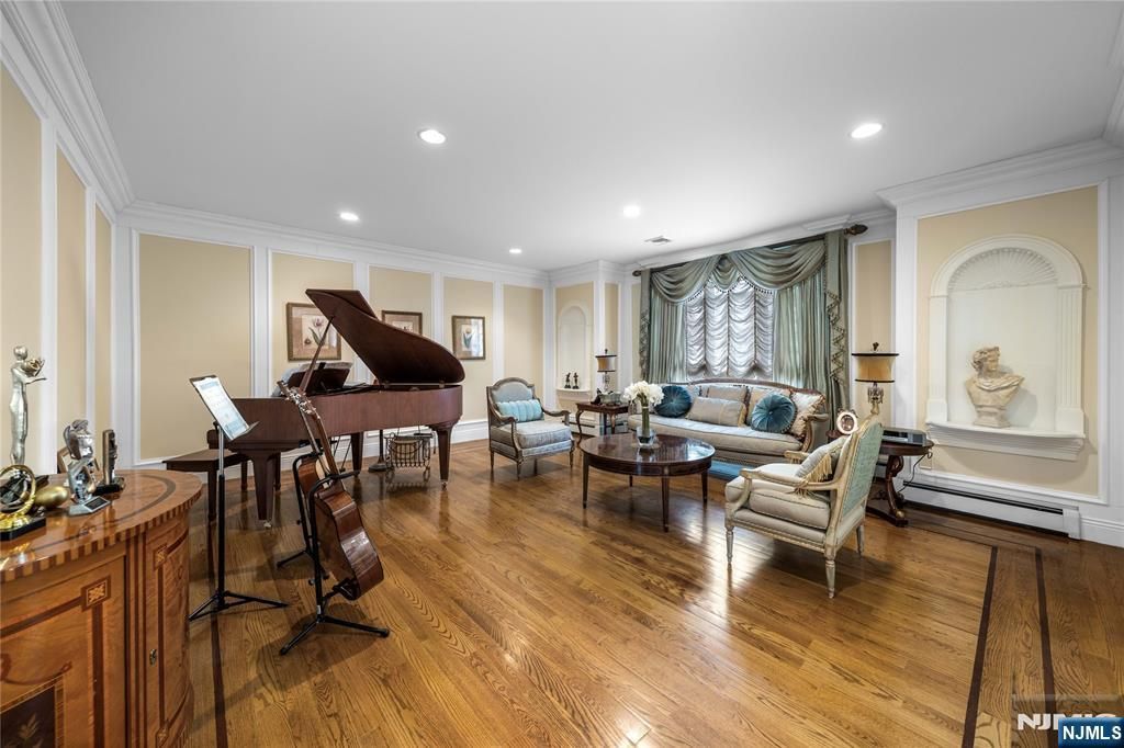 Photo of 21 Priscilla Lane, Englewood Cliffs, NJ 07632 (MLS # 26003869)