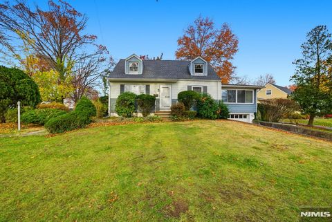 165 Hebberd Avenue Paramus NJ 07652