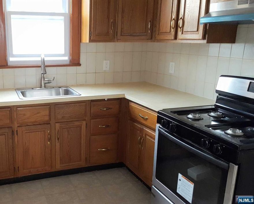 BRIGHT AND SPACIOUS 1 BRM APARTMENT LOCATED TWO MIN WALKING DISTANCE TO NYC BUS STOP. COLD WATER INCLUDED! THIS BEAUTIFUL, RECENTLY REMODELED UNIT OFFERS LR/DR COMBO, MODERN KITCHEN, FBTH & HUGE BEDROOM WITH 2 SPACIOUS CLOSETS. HARDWOOD FLOORS, NEW KITCHEN CABINETS, REFRIGERATOR, STOVE, DISHWASHER & MICROWAVE. NO SMOKING. NO PETS. DESIGNATED PARKING FOR 1 CAR. SEPARATE ELECTRIC, C/A/C, DESIGNATED STORAGE SPACE & LAUNDRY HOOK-UPS IN THE BASEMENT. USE OF YARD. APPLICATION, CREDIT CHECK, REFERENCES, & INTERVIEW REQUIRED. GREAT FOR COMMUTERS, WON'T LAST LONG. OWNER HOLDS AN ACTIVE NJ REAL ESTATE LICENSE.