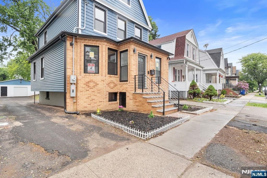Photo of 31 Cummings Street, Irvington, NJ 07111 (MLS # 25040037)