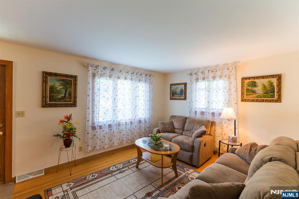 Homes for Sale in Northern NJ | ThisIsRiverEdge.com 64 Howard Street