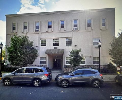 Photo of 61 Kansas St #3C, Hackensack, NJ 07601 (MLS # 25032686)